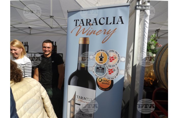 Над 90 винарни представят продукцията си по време на Националния ден на виното в Кишинев, сред тях и българите от Тараклия