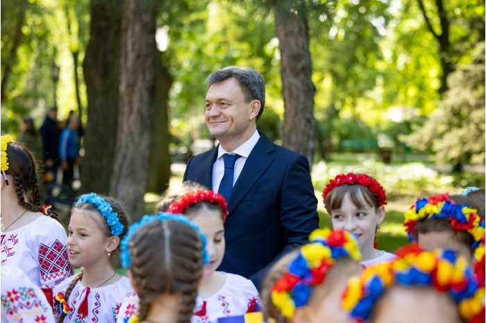 Премьер пригласил граждан отпраздновать День Европ