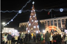 В Кишиневе открыли Рождественскую елку'