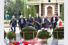 Country officials, veterans, residents and guests of the capital commemorated the heroes fallen in World War II'