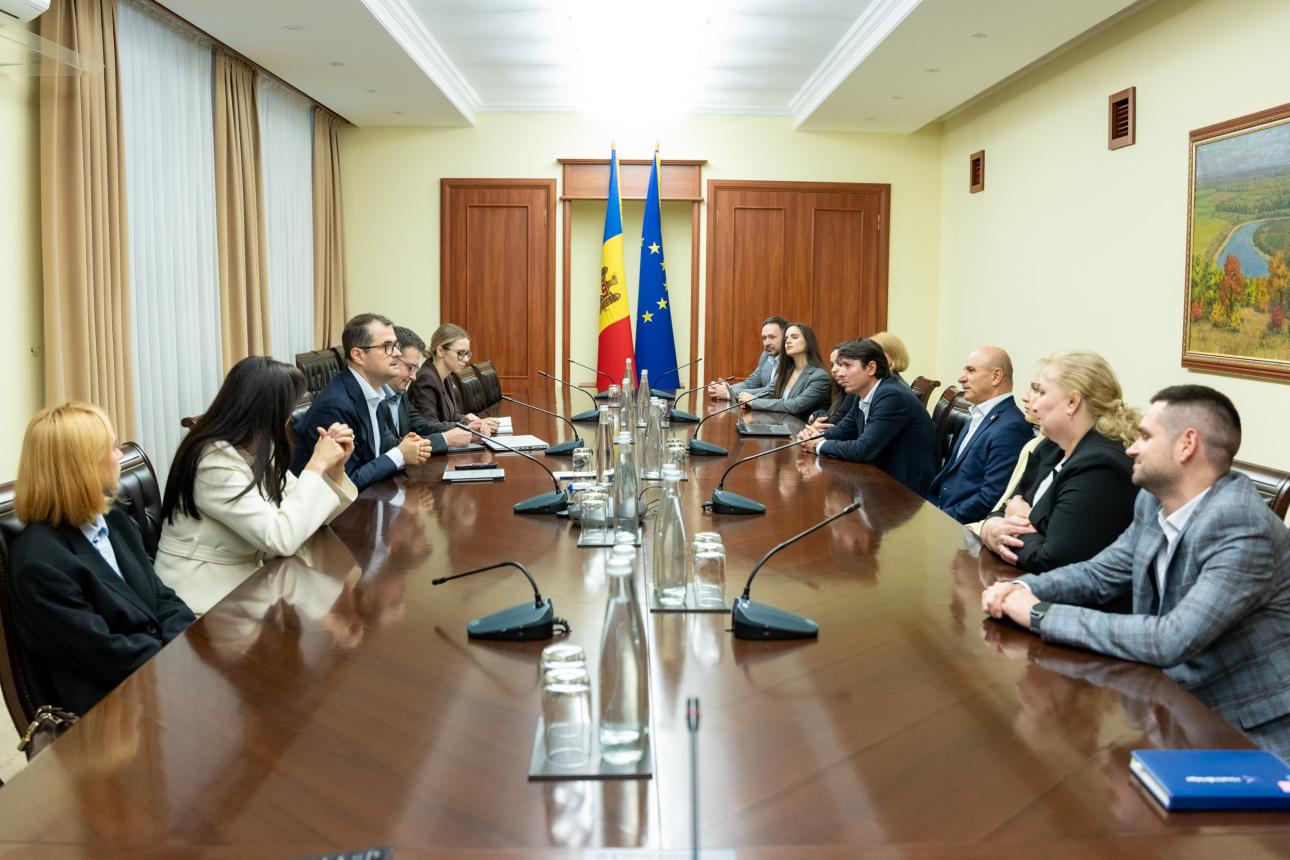 PM, industry representatives discuss development of medical tourism in Moldova