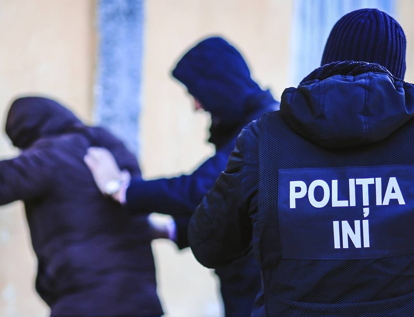 VIDEO // Patru tineri din Bălți și Drochia, reținuți pentru comercializarea drogurilor