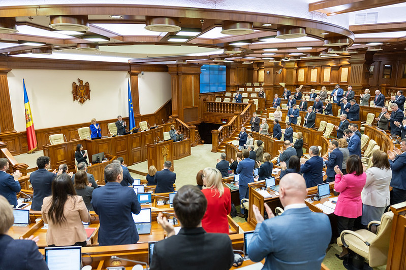 Aplauze în Parlament pentru Grigore Vieru. Igor Grosu: Un reper al culturii și identității naționale