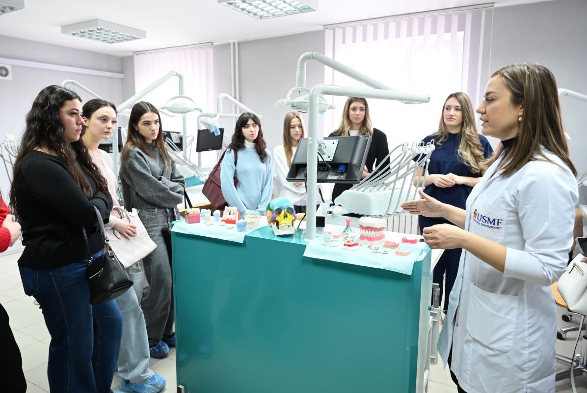 FOTO // Peste 400 de elevi au vizitat USMF Nicolae Testemiţanu în cadrul campaniei naționale Învață în Moldova