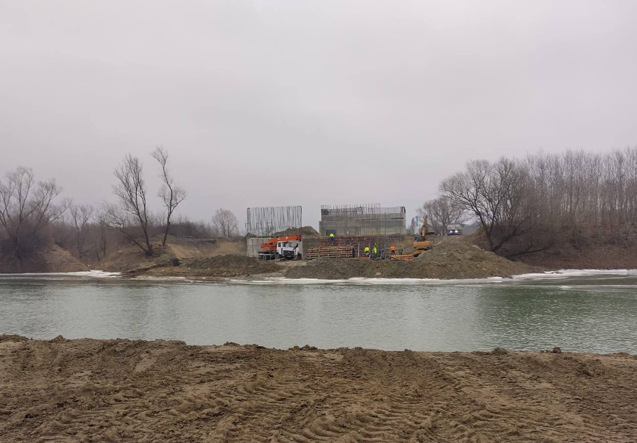 VIDEO // Lucrările la Podul de Flori Ungheni–Zagarancea au fost reluate. Proiectul avansează pe ambele maluri ale Prutului