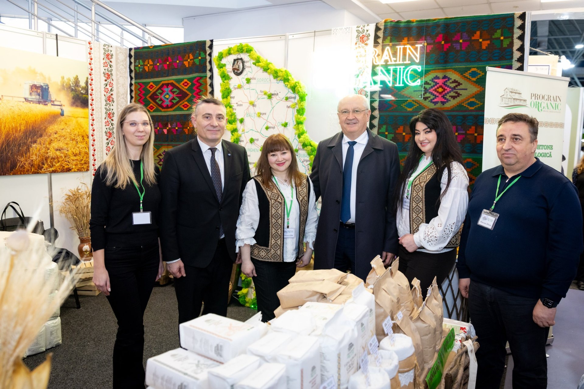 Premierul Alexandru Munteanu, la Expoziția Fabricat în Moldova: Vă îndemn să descoperiți oamenii talentați ai țării noastre și să alegeți produse autohtone de calitate