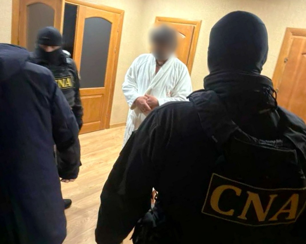 Bărbat din Chișinău reținut de CNA într-un nou caz de finanțare ilicită a partidelor politice