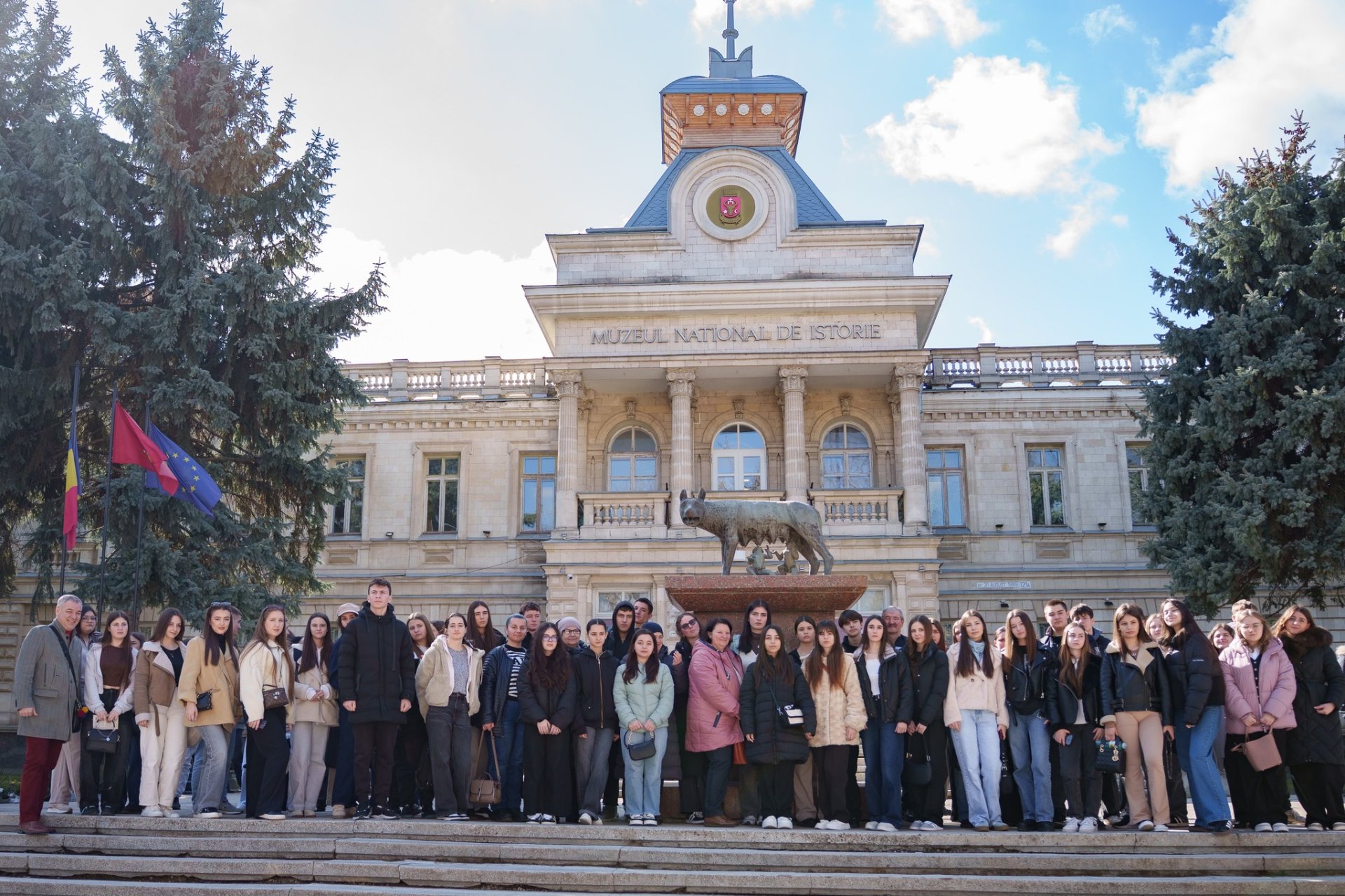 FOTO // Elevi din mai multe raioane au participat la prima excursie tematică din cadrul Decadei Memoriei și Recunoștinței