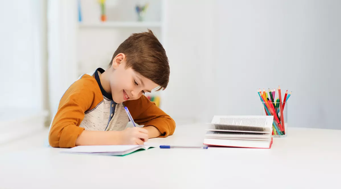 MEC lansează campania O scrisoare ține loc de îmbrățișare. Elevii sunt invitați să scrie mesaje de solidaritate copiilor din Ucraina