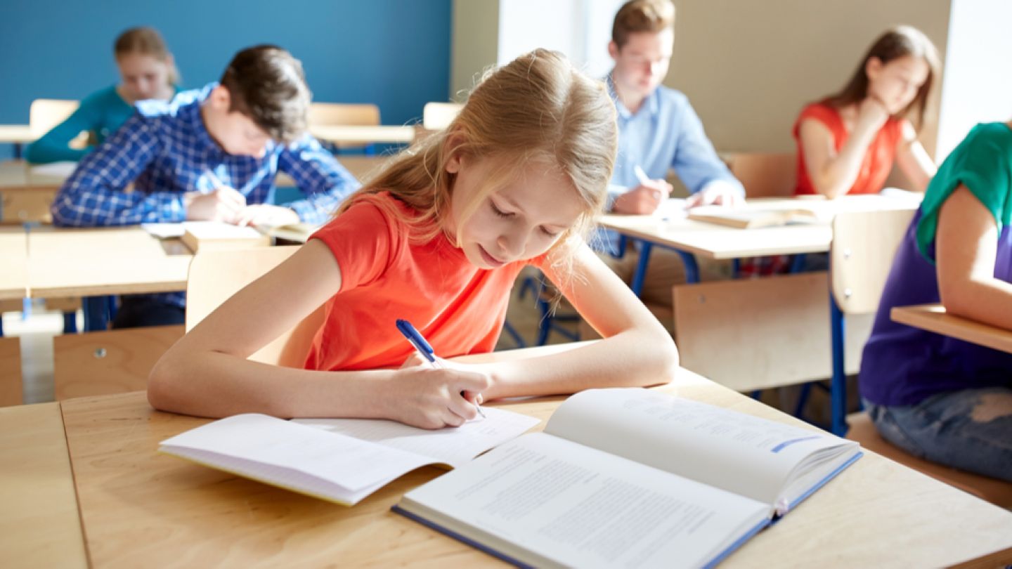 Peste 500 de copii refugiați din Ucraina învață gratuit limba română în școli din Moldova