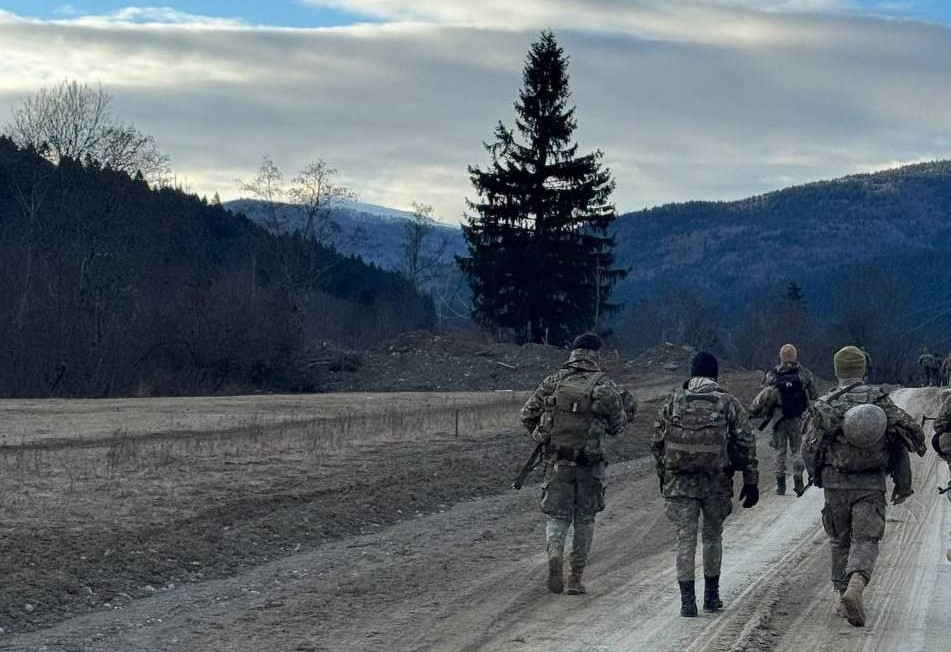 Militari moldoveni participă la instruiri montane în România