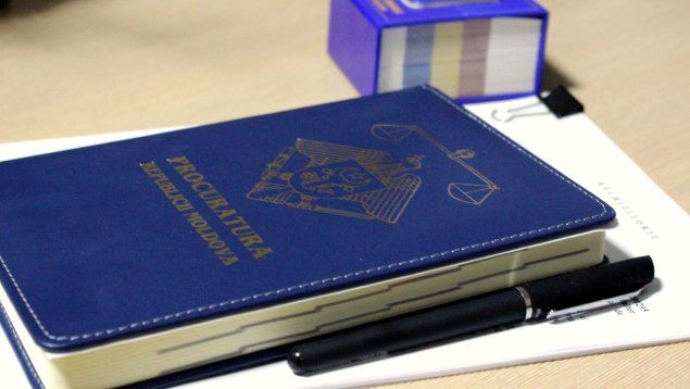 Șantaj pe Instagram de zeci de mii de euro: opt persoane investigate