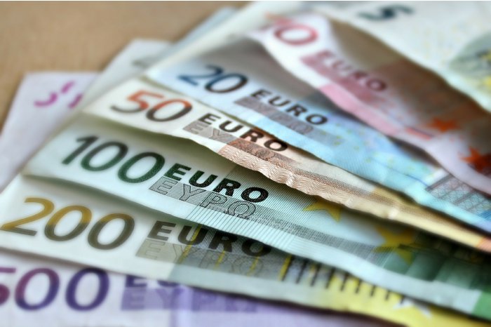 Moldpres News Agency Euro Si Dolarul Se Scumpesc In UrmÄƒtoarele Zile