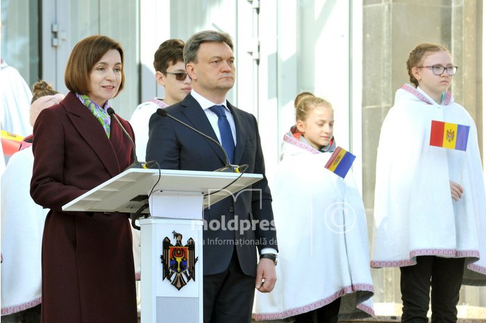 Președintele Maia Sandu de ziua Drapelului de Stat: „De fiecare dată când privim drapelul trebuie să fim mândri de ceea ce am realizat și să continuăm să contribuim la construcția Moldovei europene”
