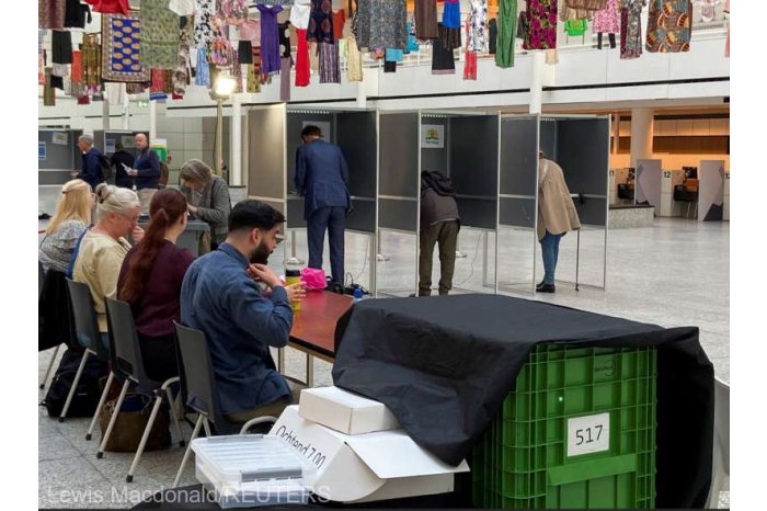 În Olanda s-au deschis secţiile de votare, primele
