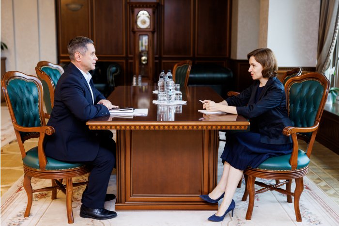 Moldovan head of state in talks with defense minister