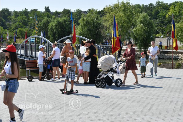 ПРАВИТЕЛЬСТВО СТРОИТ: В городе Яловень появилась новая зона отдыха
 