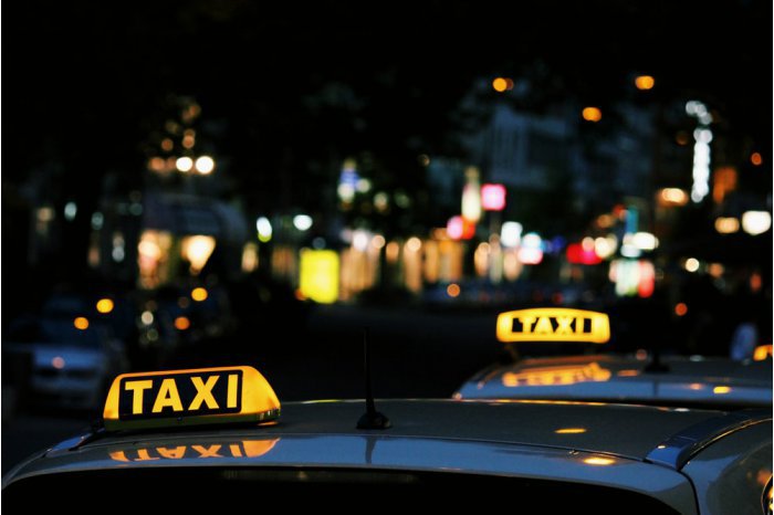 Serviciile de taxi, verificate de inspectorii fiscali: 540 de cazuri privind desfășurarea ilegală a activității de întreprinzător