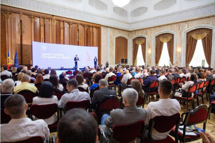 Премьер-министр Дорин Речан принял участие в мероприятии, посвященном 30-летию со дня основания Агентства геодезии, картографии и кадастра