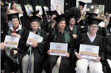 Universitatea Vârstei a 3-a: Ceremonia de absolvire '